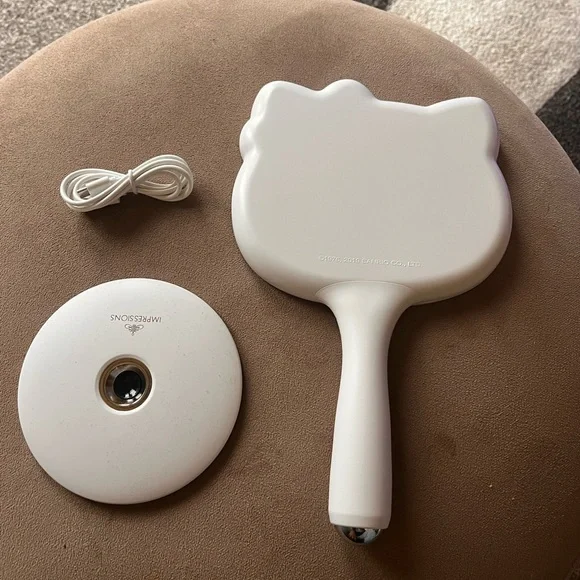 Hello kitty Impressions White LED Hand Mirror - Picture 5 of 5